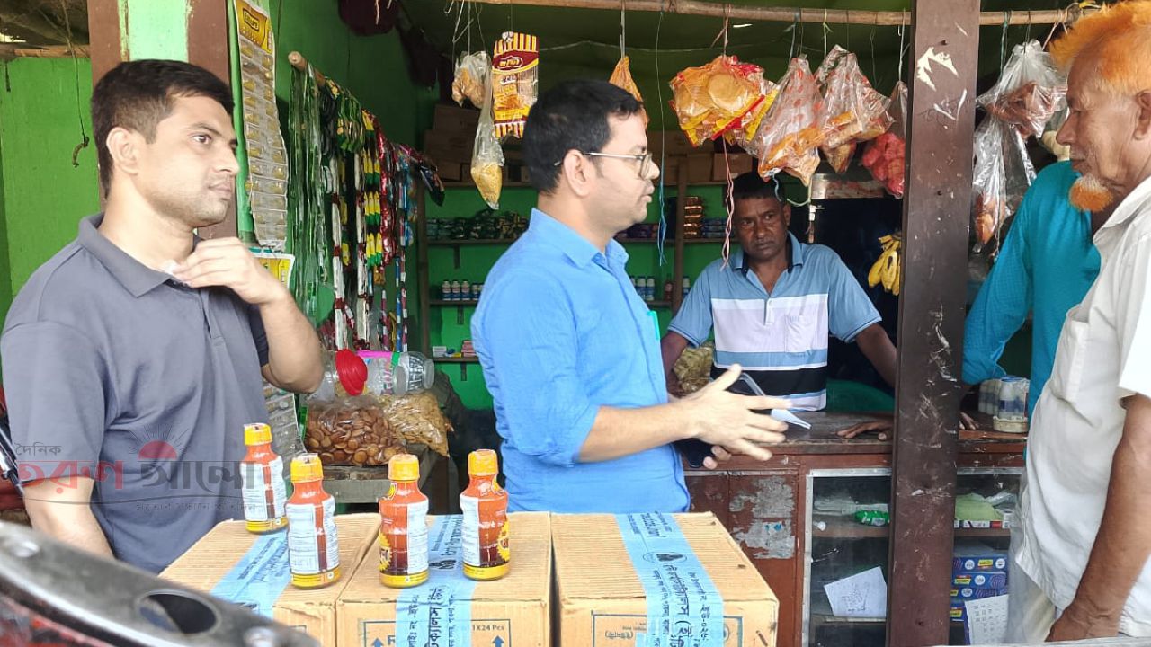 পাঁচবিবিতে পুলিশ বিজিবির যৌথ অভিযান, ২ ব্যবসায়ীকে ভ্যাম্যমান আদালতে জরিমানা