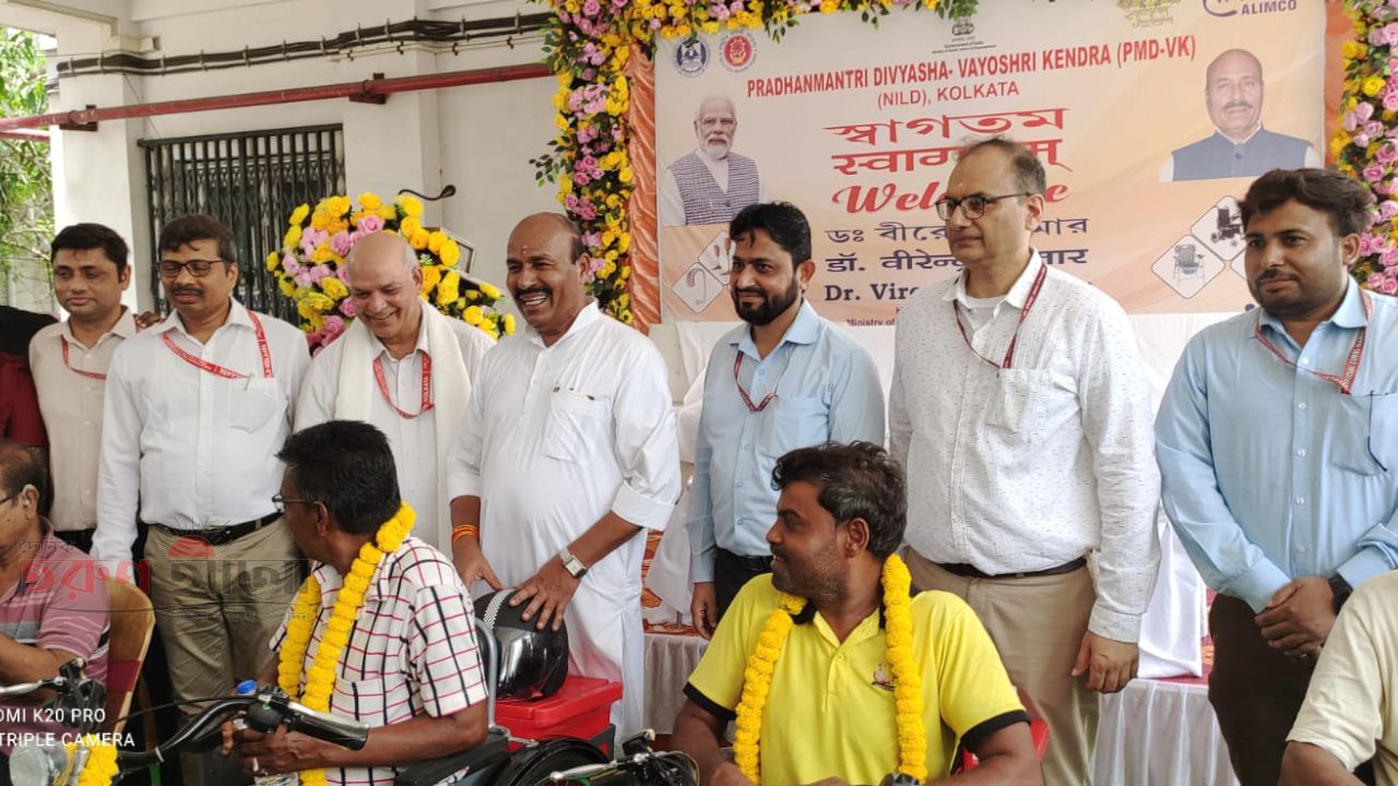 কলকাতার NILD সেবা কেন্দ্রে আসেন কেন্দ্রীয় সামাজিক ন্যায়বিচার ও ক্ষমতায়ন মন্ত্রী ড: বীরেন্দ্র কুমার। 