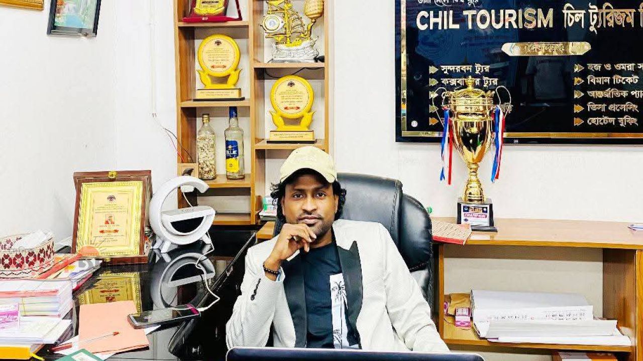 টুরিস্টদের রাতভর অপেক্ষা, যোগাযোগ বিচ্ছিন্নতা ও ক্ষোভ: প্রশ্নের মুখে কোনাবাড়ীর ‘চিল টুরিজম’