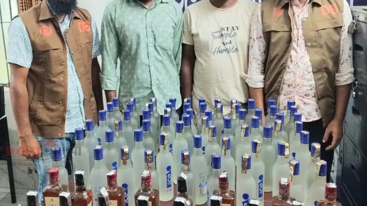 জামালপুরে ডিবির অভিযানে ৯০ বোতল ভারতীয় মদ উদ্ধার, গ্রেপ্তার ২