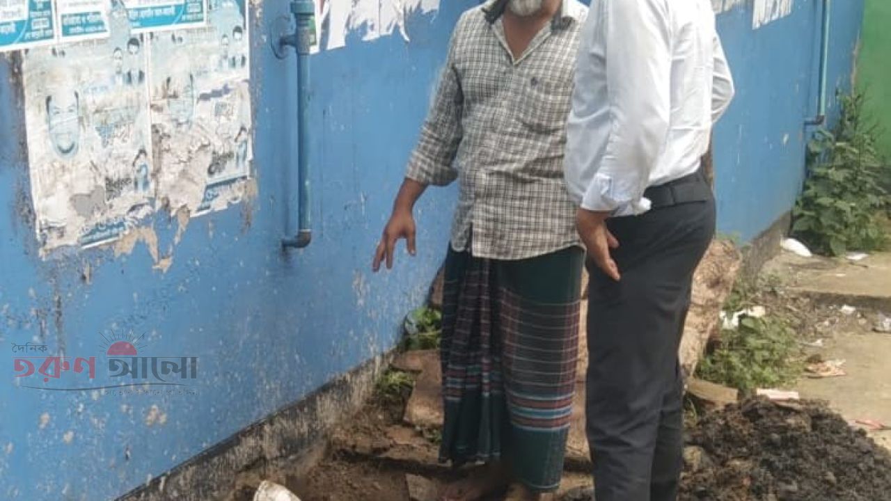 বিদ্যালয় সংলগ্ন জলাবদ্ধতা নিরসনে নিজ অর্থায়নে পানি নিষ্কাশনের ব্যবস্থা করলেন শফিউল্লাহ মিলন