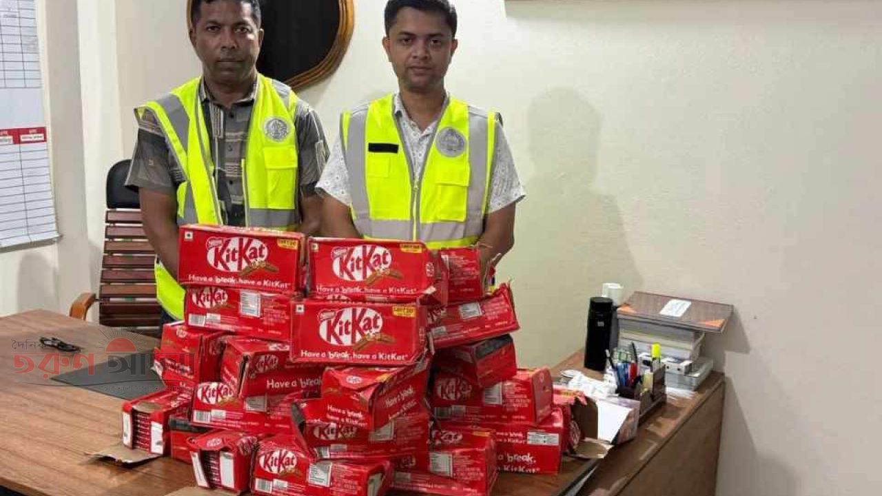 ভূরুঙ্গামারীতে ২ বস্তা ভারতীয় কিটক্যাট চকলেট আটকের পর ছিনিয়ে নেওয়ার অভিযোগ, পুলিশের অভিযানে এক বস্তা উদ্ধার