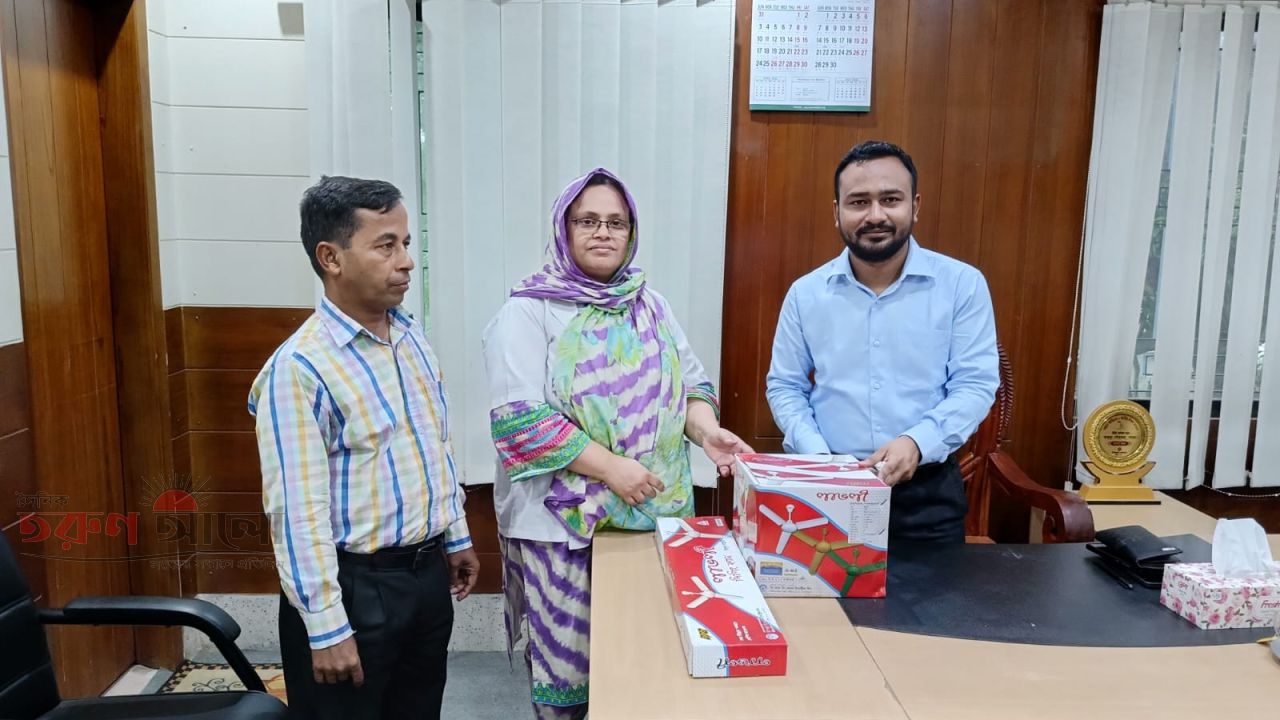 ভাঙ্গুড়া উপজেলা স্বাস্থ্য কমপ্লেক্সে রোগীদের জন্য পৌরসভার ৫টি সিলিং ফ্যান প্রদান