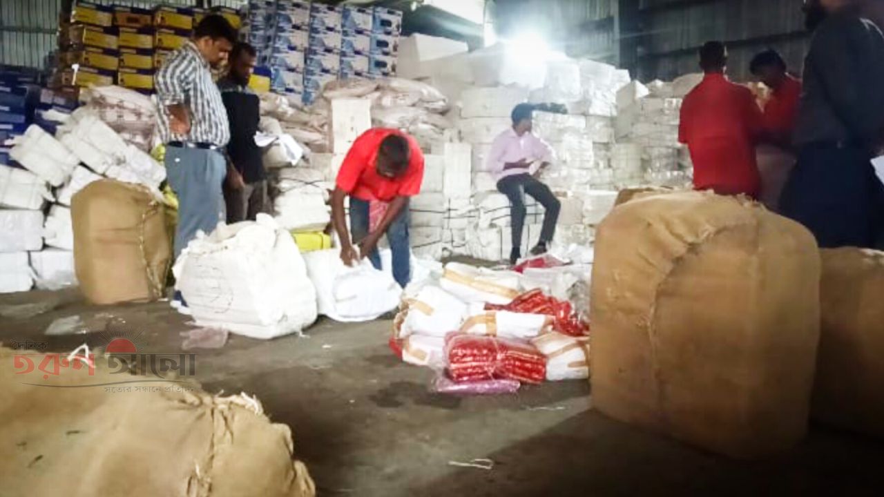 &lrm;বেনাপোল বন্দরের শেড থেকে নিখোঁজ ১৯ প্যাকেজ ভারতীয় পণ্য উদ্ধার